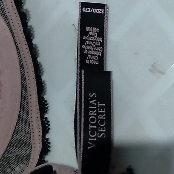 Victoria Secret lined plunge padded push up - Picture 3 of 3